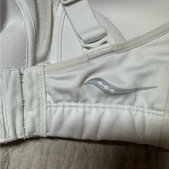 Saucony Bounce Trouncer Sports Bra Women's 32D White Running Workout Support - Picture 5 of 6